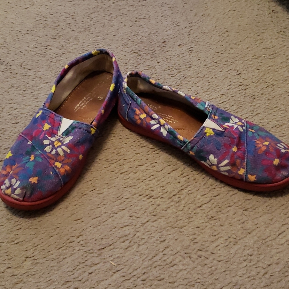 Toms